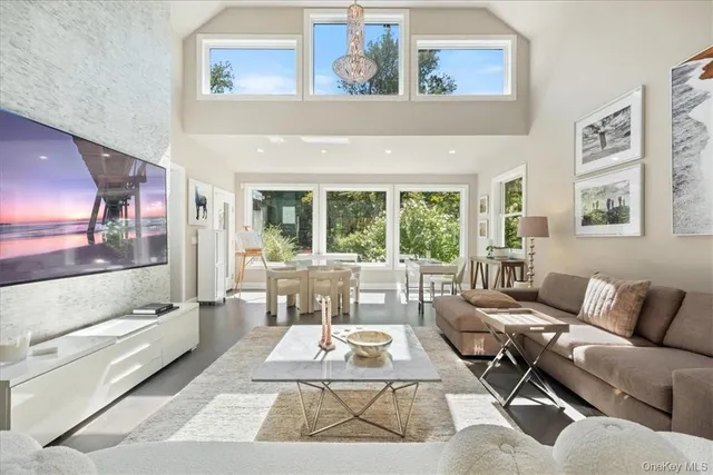 $2,100,000 | 1570 Journeys End Road, Croton-on-Hudson, NY 10520