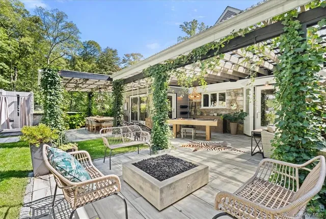 $2,100,000 | 1570 Journeys End Road, Croton-on-Hudson, NY 10520