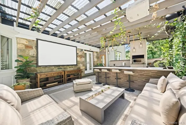 $2,100,000 | 1570 Journeys End Road, Croton-on-Hudson, NY 10520