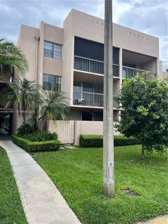 $1,950 | 10525 Southwest 112th Avenue, Unit 114, Miami, FL 33176