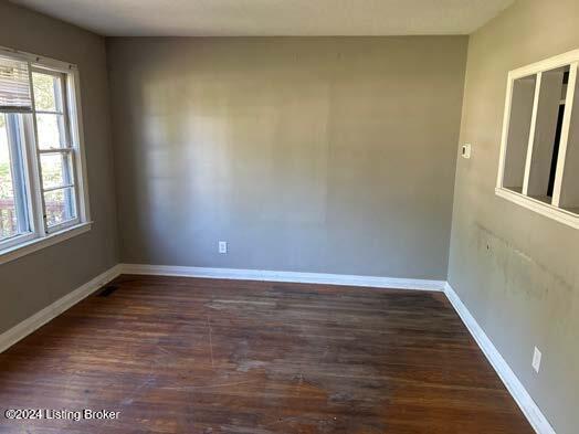 2428 Donna Road Louisville, KY 40216 - Photo 5 of 33 Living Room (2)