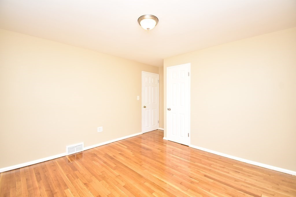 45 Redfern Drive Springfield, MA 01109 - Photo 11 of 26 Gallery Image 11