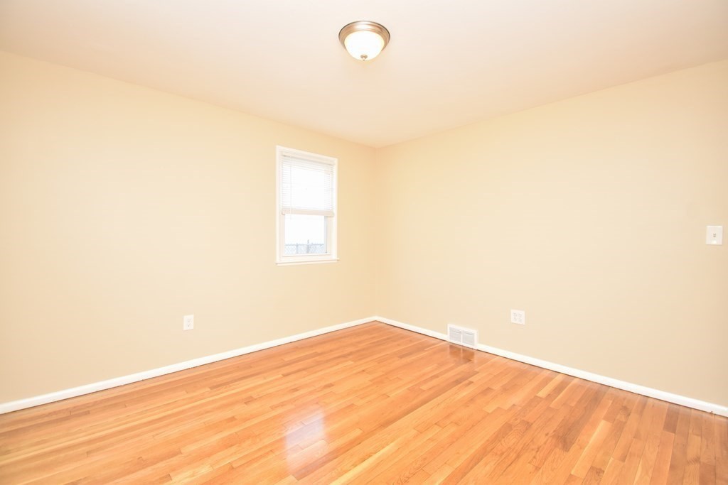 45 Redfern Drive Springfield, MA 01109 - Photo 12 of 26 Gallery Image 12