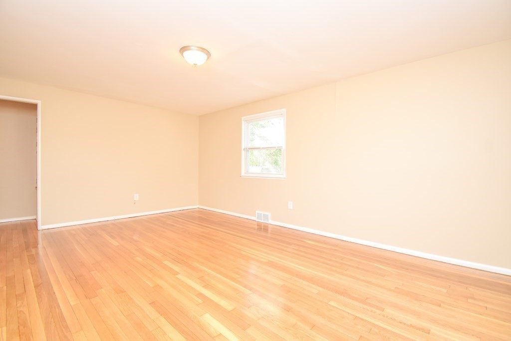 45 Redfern Drive Springfield, MA 01109 - Photo 17 of 26 Gallery Image 17
