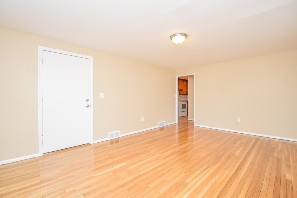 45 Redfern Drive Springfield, MA 01109 - Photo 2 of 26 Gallery Image 2
