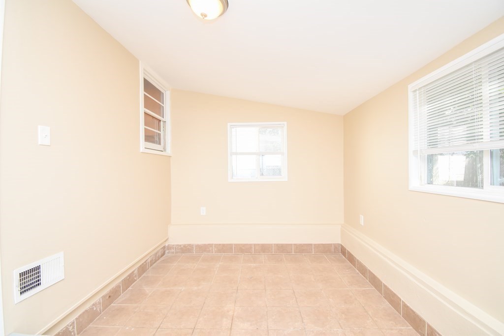 45 Redfern Drive Springfield, MA 01109 - Photo 5 of 26 Gallery Image 5