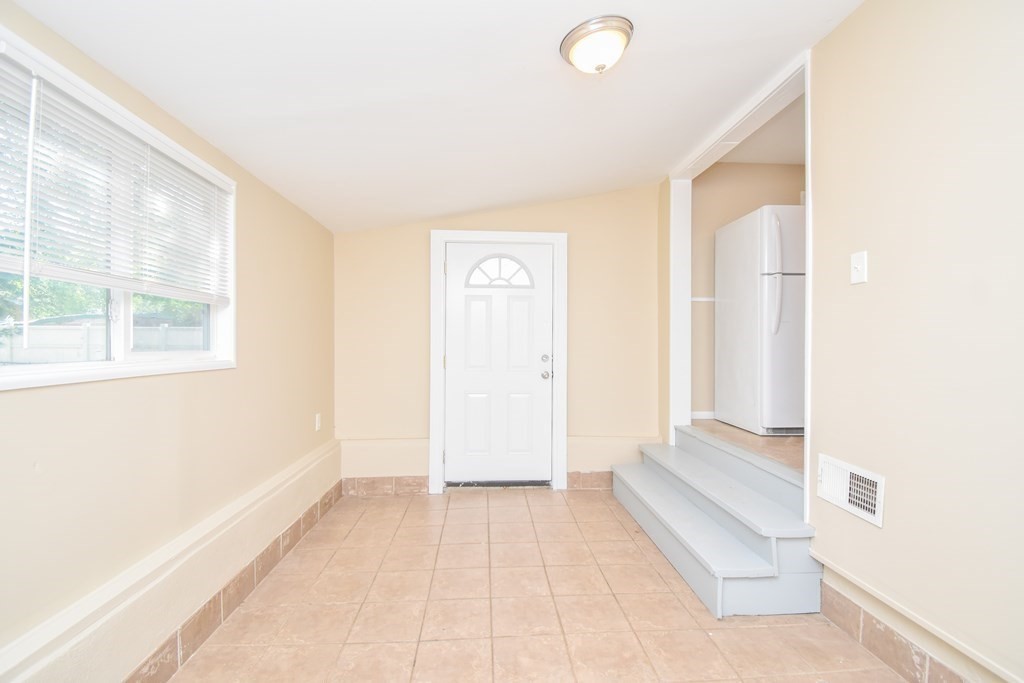45 Redfern Drive Springfield, MA 01109 - Photo 6 of 26 Gallery Image 6
