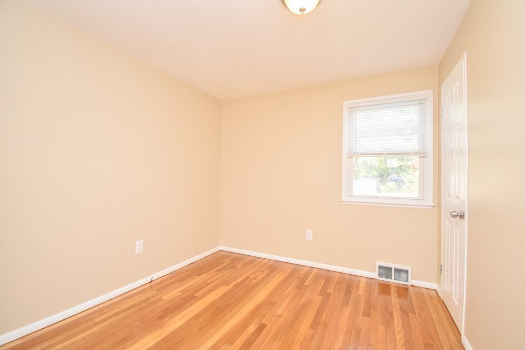 45 Redfern Drive Springfield, MA 01109 - Photo 7 of 26 Gallery Image 7