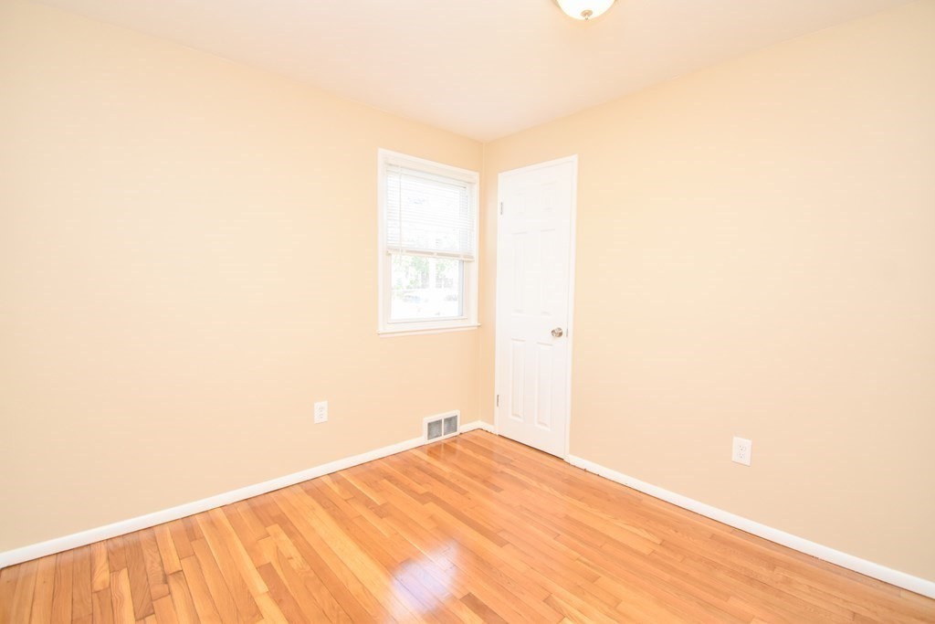 45 Redfern Drive Springfield, MA 01109 - Photo 8 of 26 Gallery Image 8
