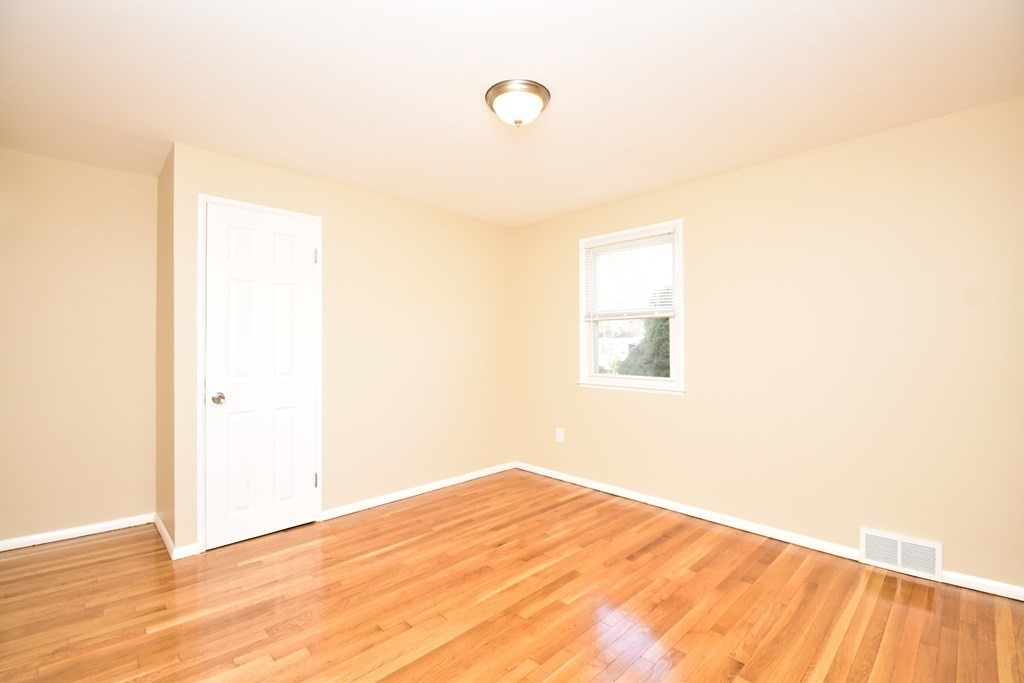 45 Redfern Drive Springfield, MA 01109 - Photo 10 of 26 Gallery Image 10