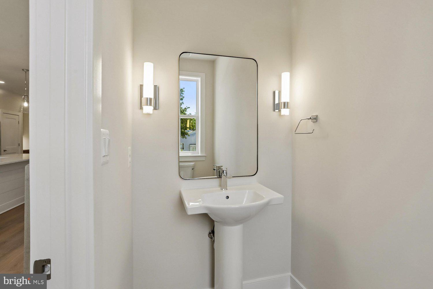 209 Allen Lane Poolesville, MD 20837 - Photo 20 of 74 Powder Room