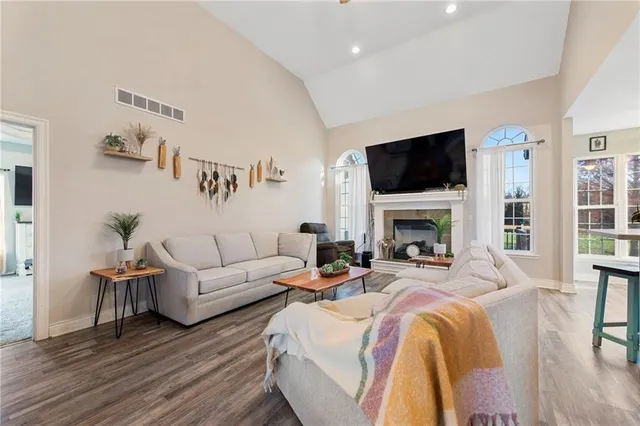 $435,000 | 608 Mulberry Street, Pleasant Hill, MO 64080