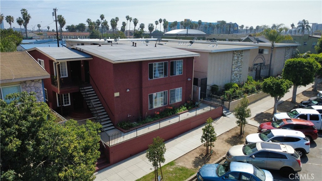 1564 Locust Avenue Long Beach, CA 90813 - Photo 8 of 10 a view of a house with a patio and a garden