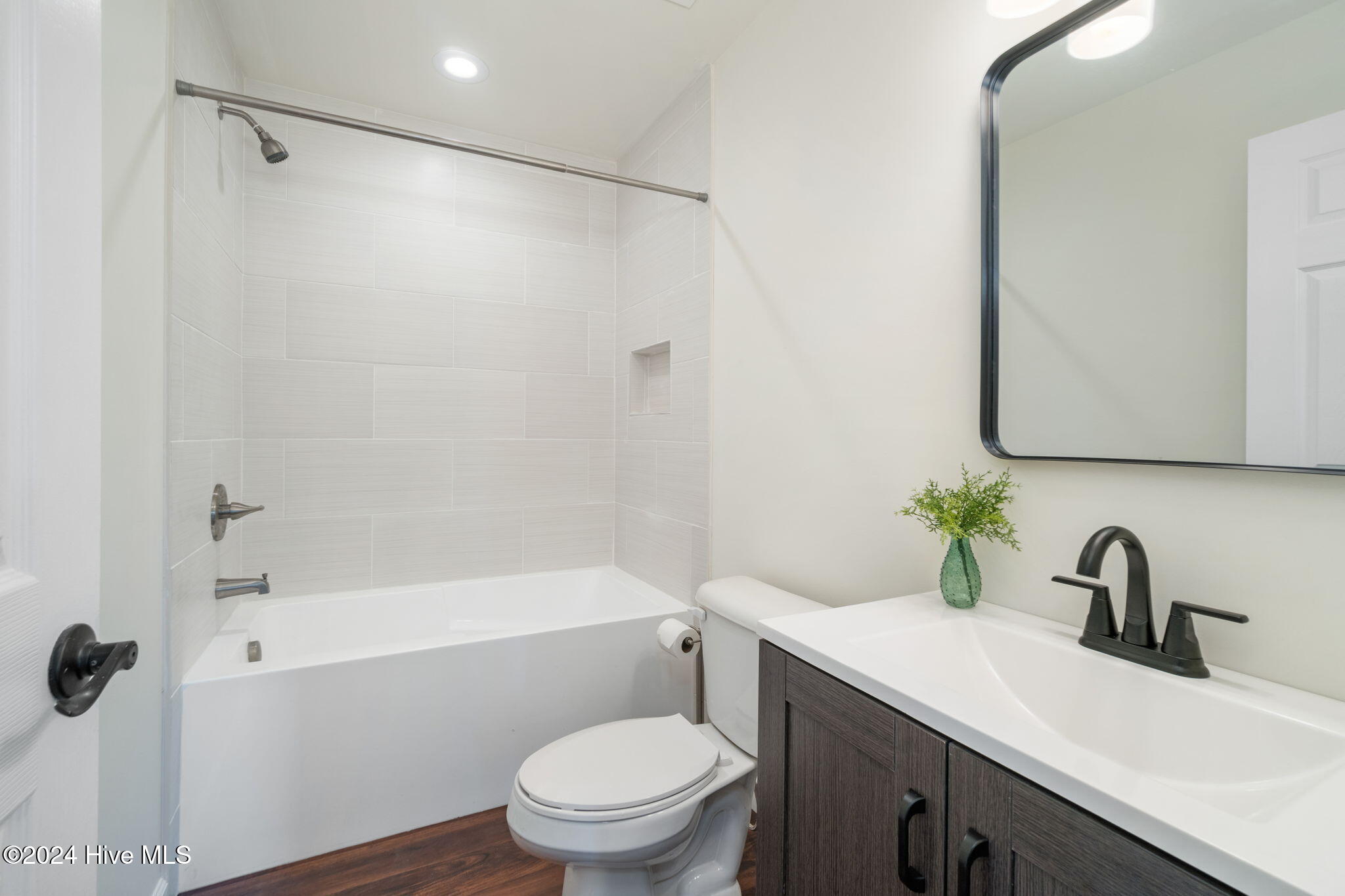 1602 Razorbill Court Morehead City, NC 28557 - Photo 34 of 62 Full guest bathroom
