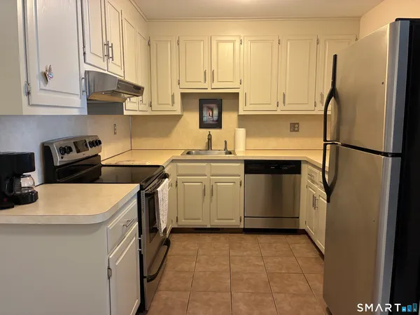 $219,900 | 462 Glendale Avenue, Unit 11, Bridgeport, CT 06606