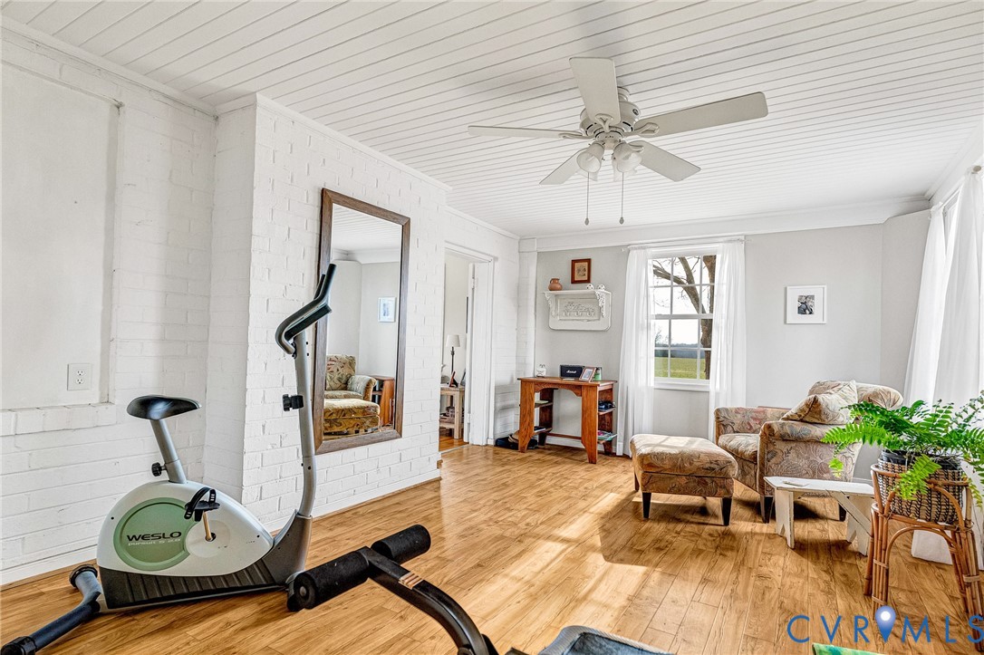 2172 Piping Tree Ferry Road Mechanicsville, VA 23111 - Photo 19 of 50 a living room with furniture
