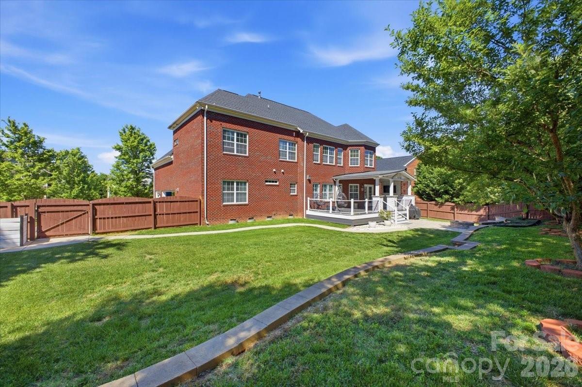 1825 Laveta Road Charlotte, NC 28269 - Photo 37 of 48 a front view of a house with a yard