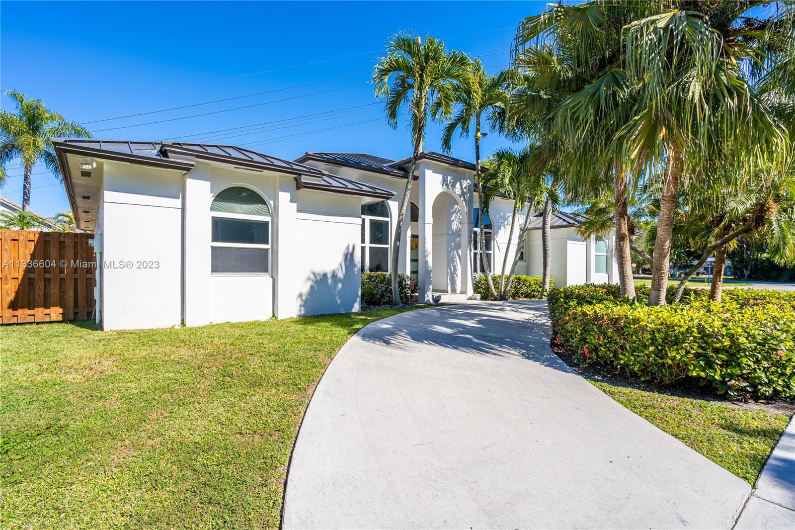 16075 Southwest 89th Avenue Road Palmetto Bay, FL 33157 - Photo 3 of 37
