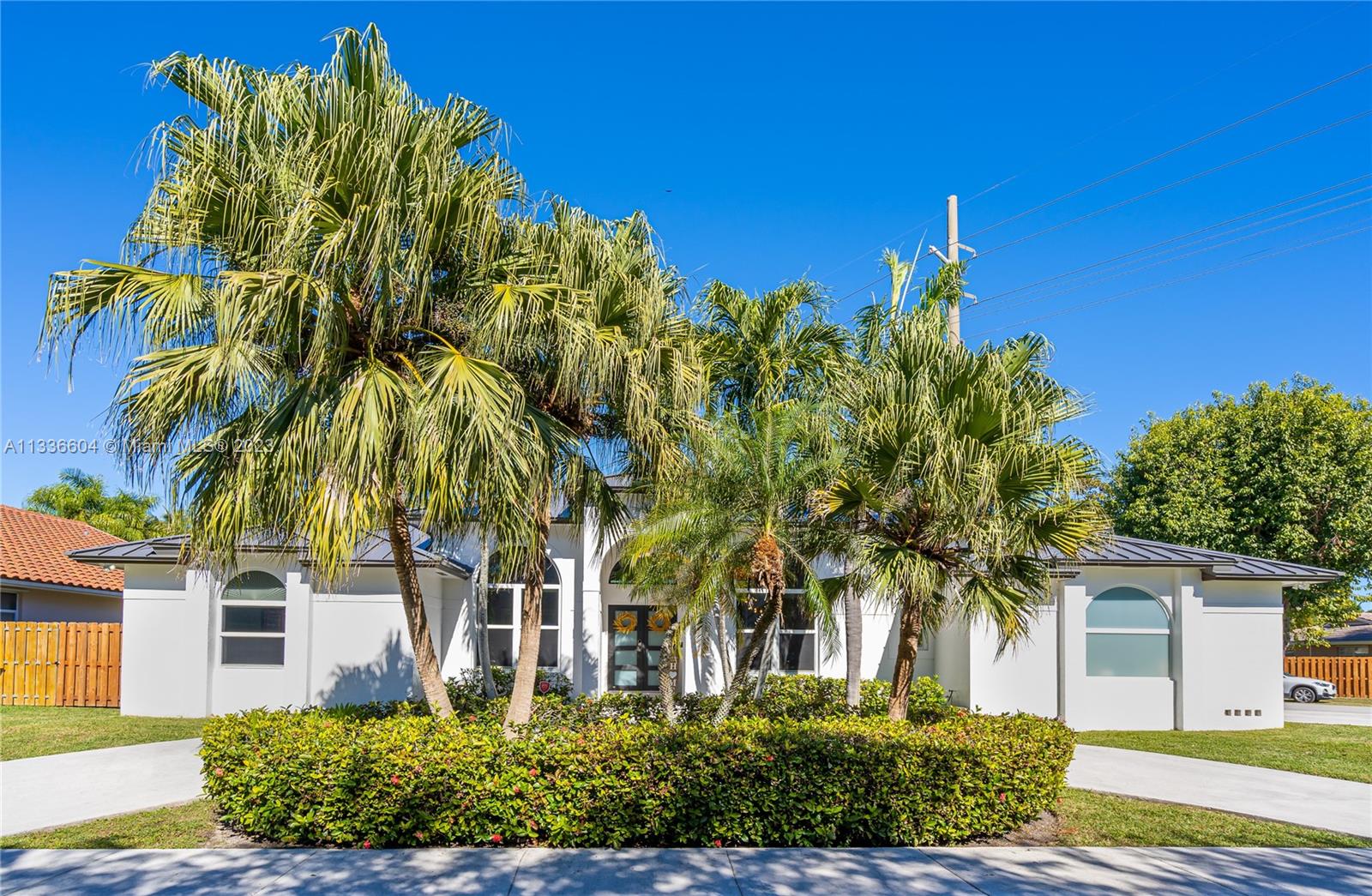 16075 Southwest 89th Avenue Road Palmetto Bay, FL 33157 - Photo 4 of 37