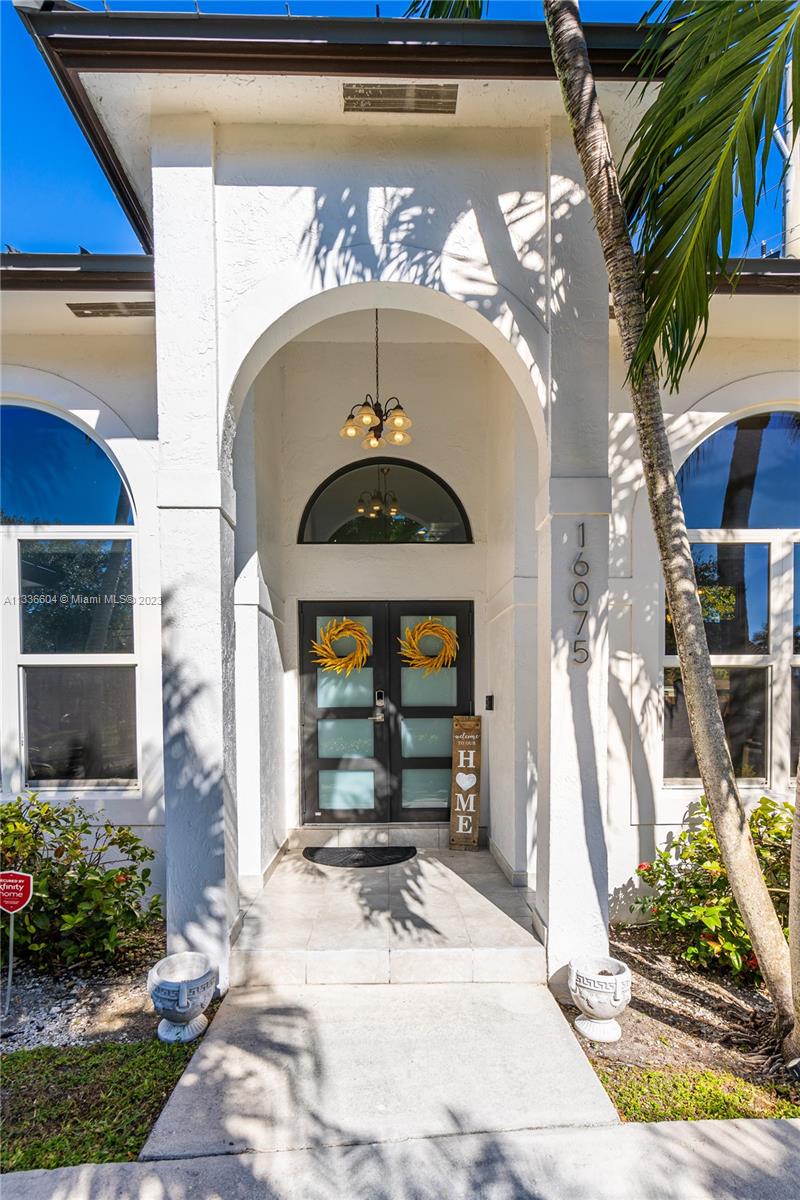 16075 Southwest 89th Avenue Road Palmetto Bay, FL 33157 - Photo 5 of 37