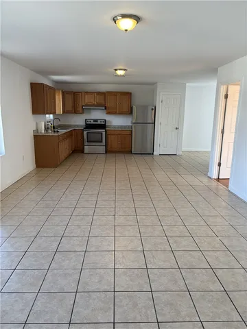 $2,000 | 970 Atwells Avenue, Unit 3, Providence, RI 02909