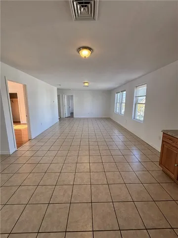 $2,000 | 970 Atwells Avenue, Unit 3, Providence, RI 02909