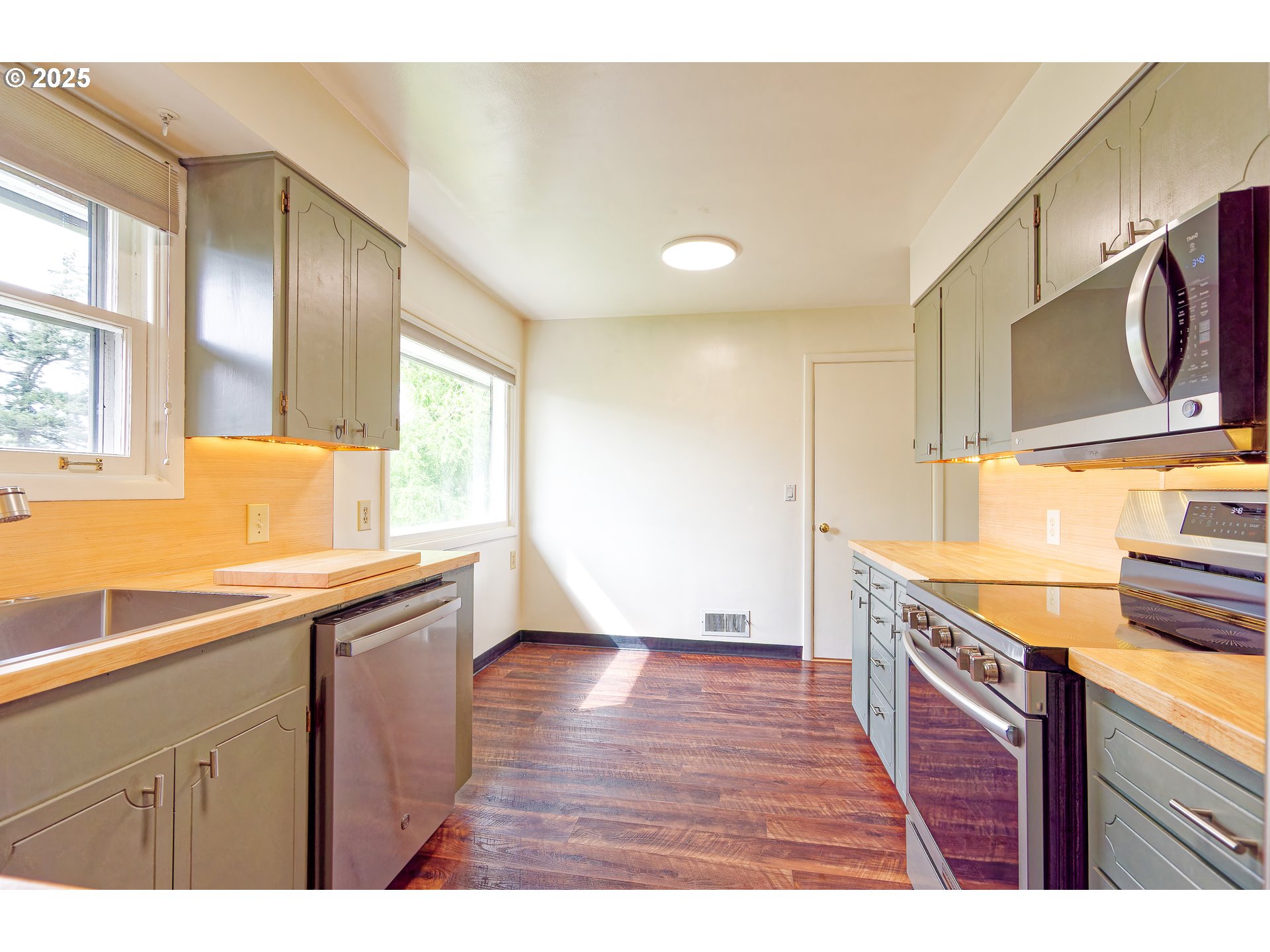 6312 Southwest Lesser Way Portland, OR 97219 - Photo 12 of 46 Gallery Image 12