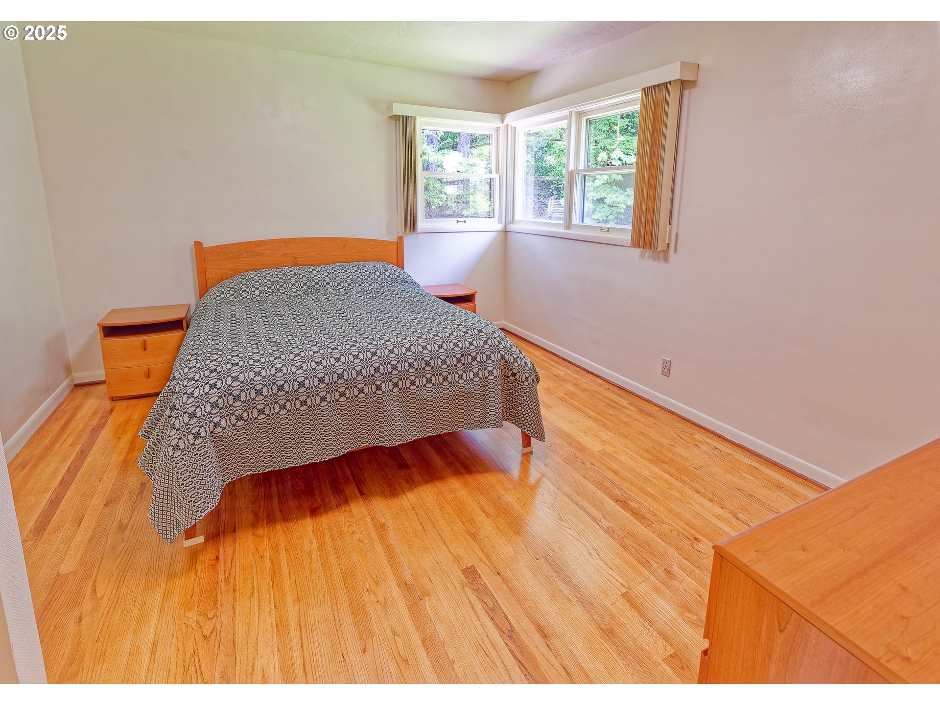 6312 Southwest Lesser Way Portland, OR 97219 - Photo 26 of 46 Bedroom, Primary