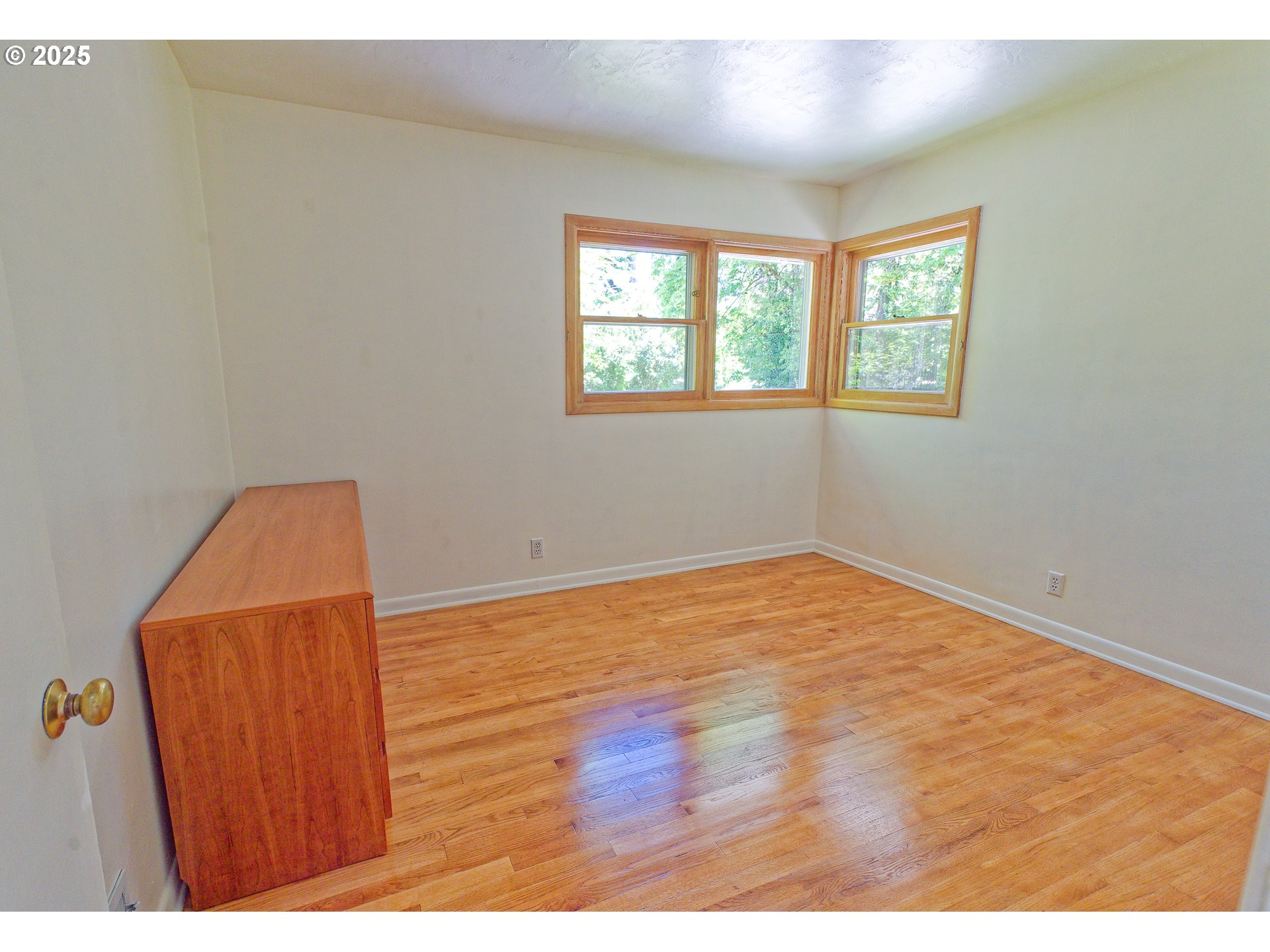 6312 Southwest Lesser Way Portland, OR 97219 - Photo 30 of 46 Bedroom
