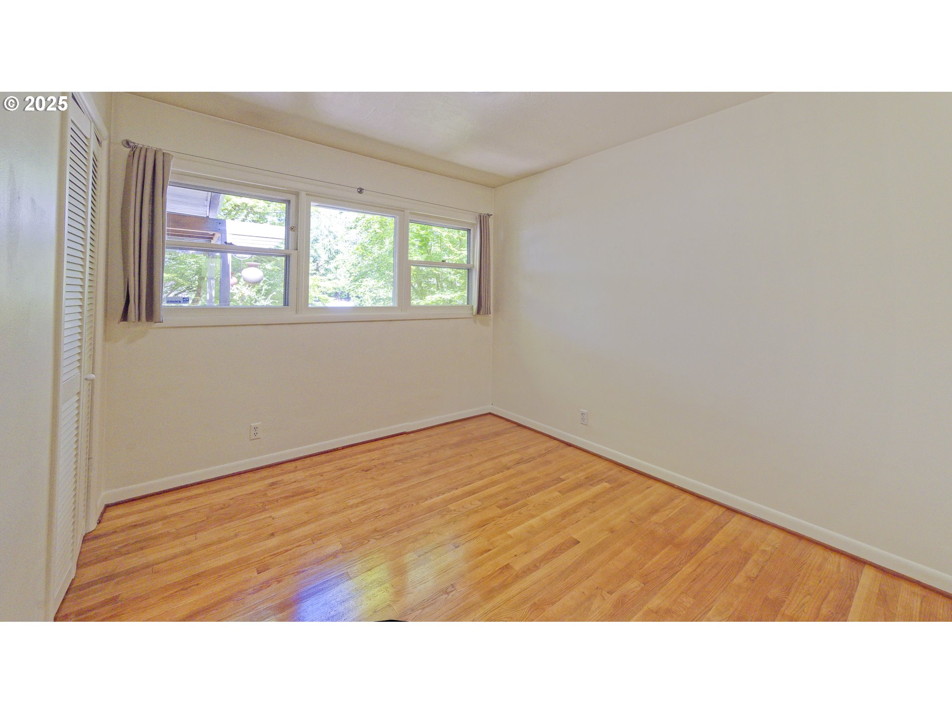 6312 Southwest Lesser Way Portland, OR 97219 - Photo 32 of 46 Bedroom