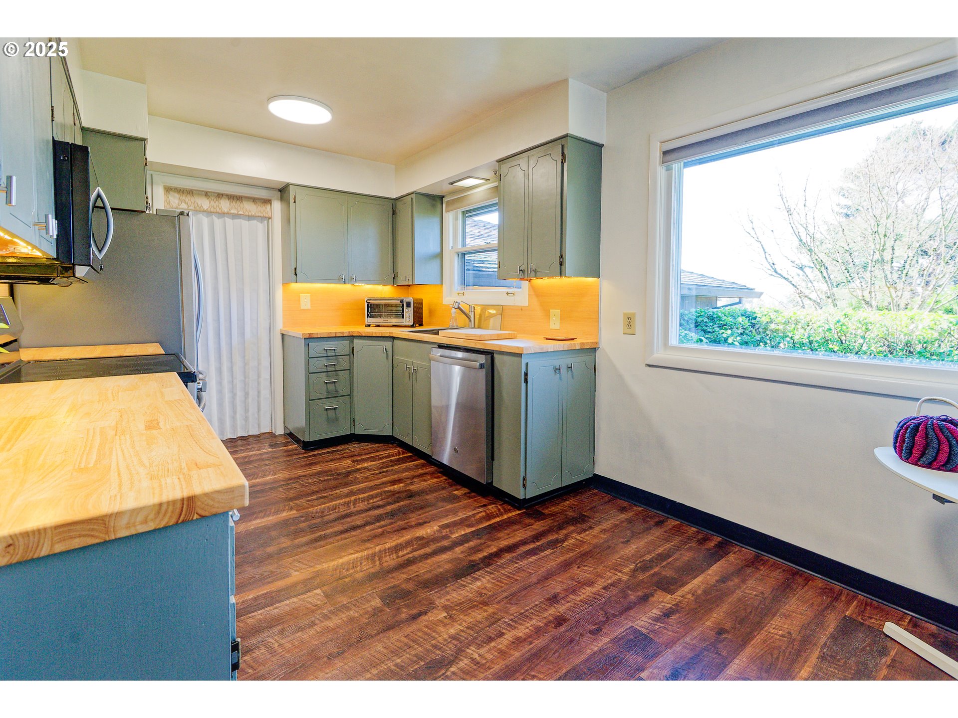 6312 Southwest Lesser Way Portland, OR 97219 - Photo 10 of 46 Gallery Image 10
