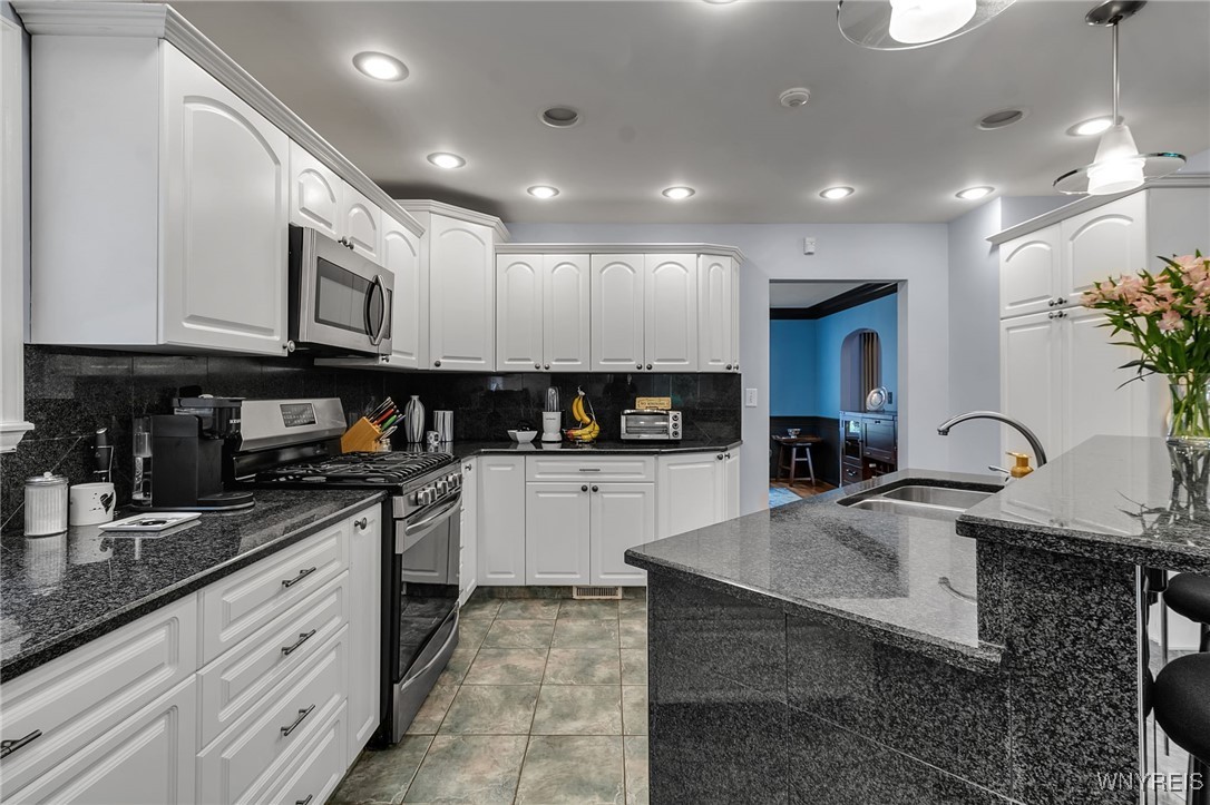 66 Devonshire Road Buffalo, NY 14223 - Photo 11 of 50