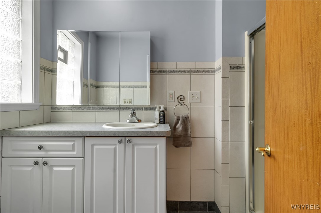 66 Devonshire Road Buffalo, NY 14223 - Photo 18 of 50