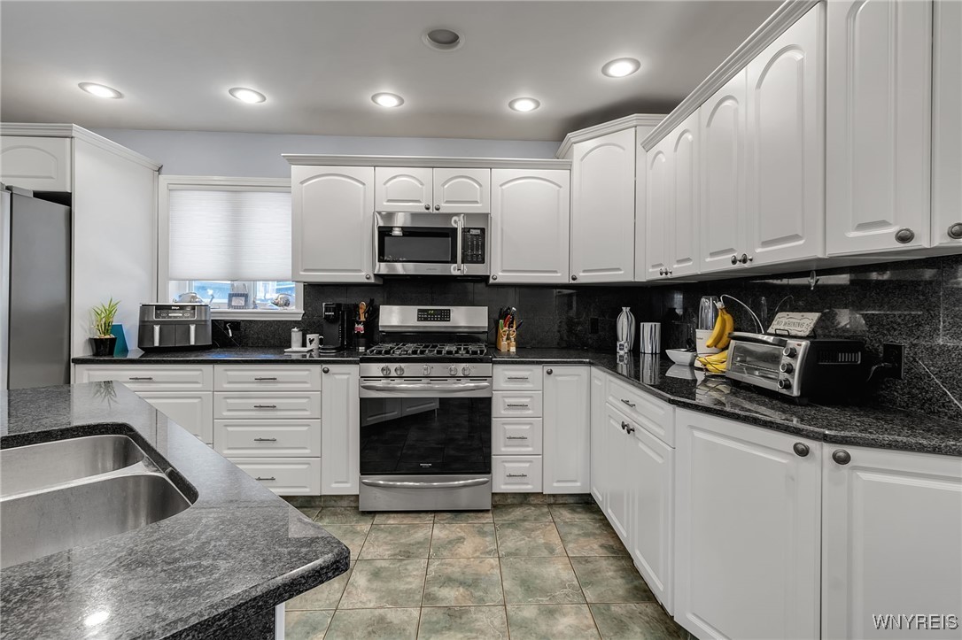 66 Devonshire Road Buffalo, NY 14223 - Photo 9 of 50