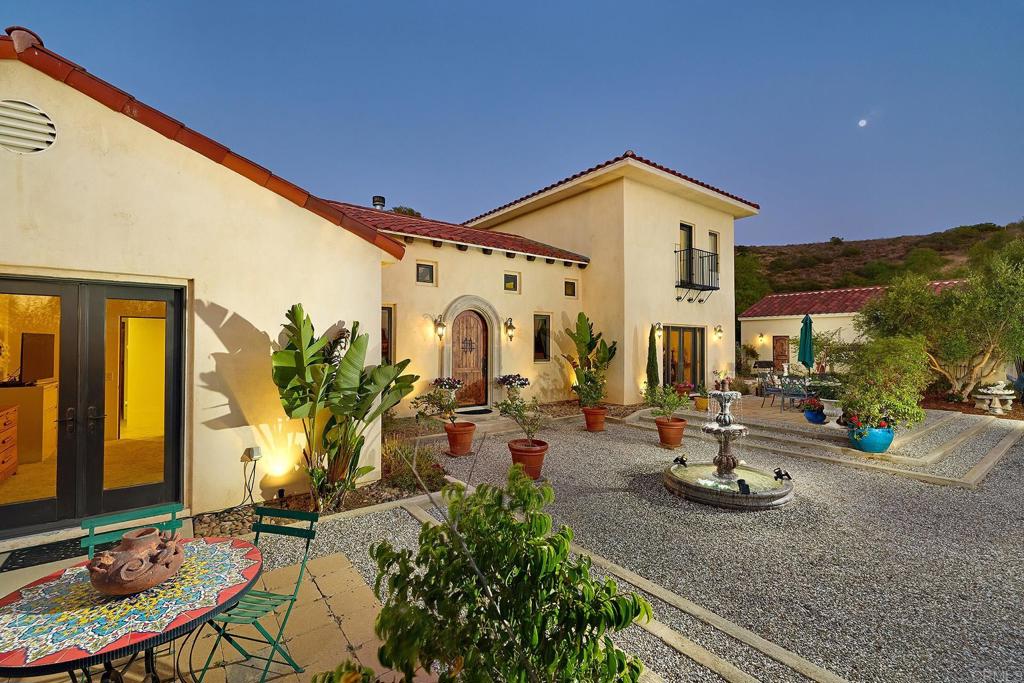 2970 El Coyote Run Fallbrook, CA 92028 - Photo 4 of 43