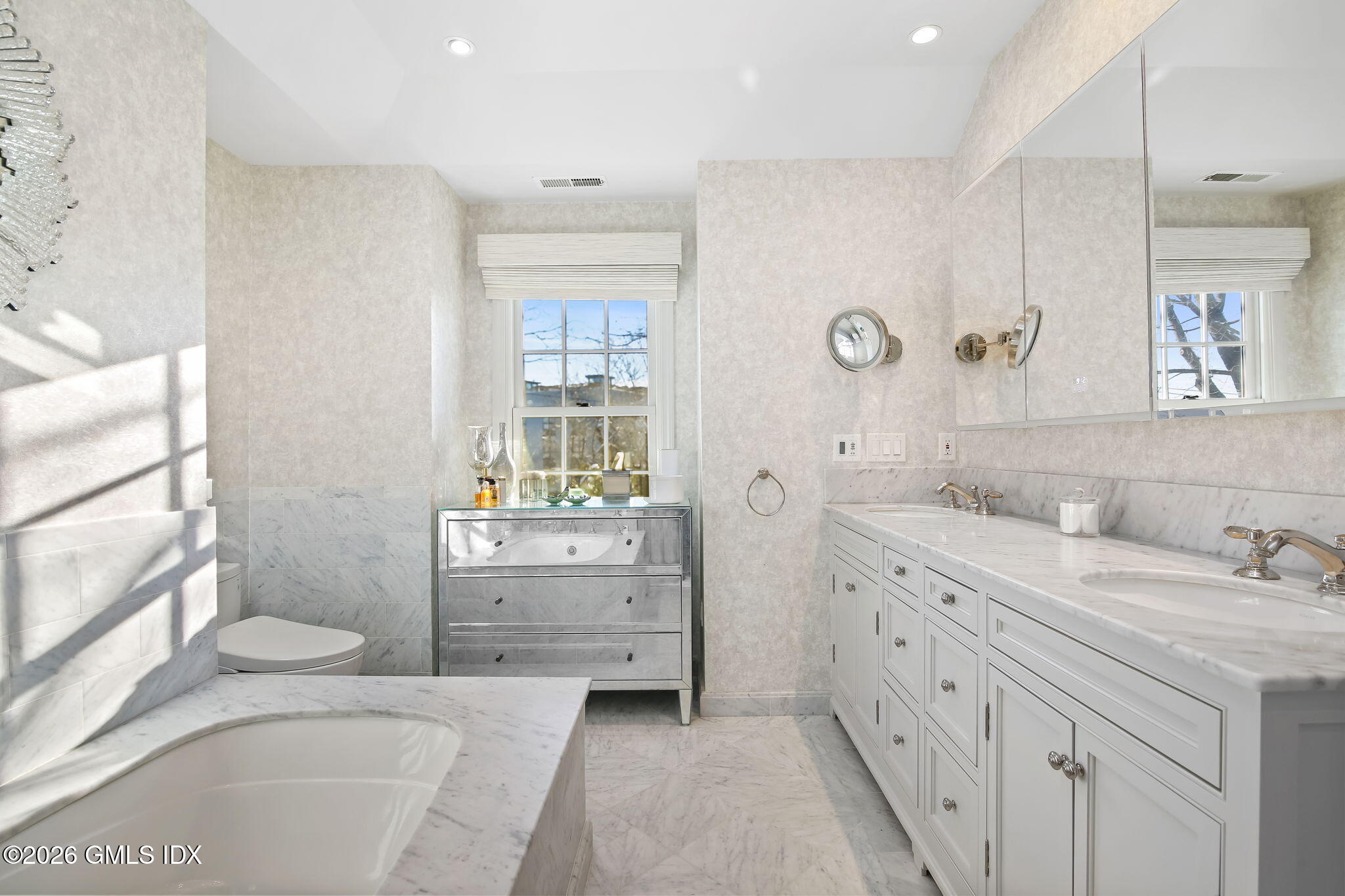 48 Spring Street, Unit 14 Greenwich, CT 06830 - Photo 15 of 25 Primary Bathroom with Soaking Tub