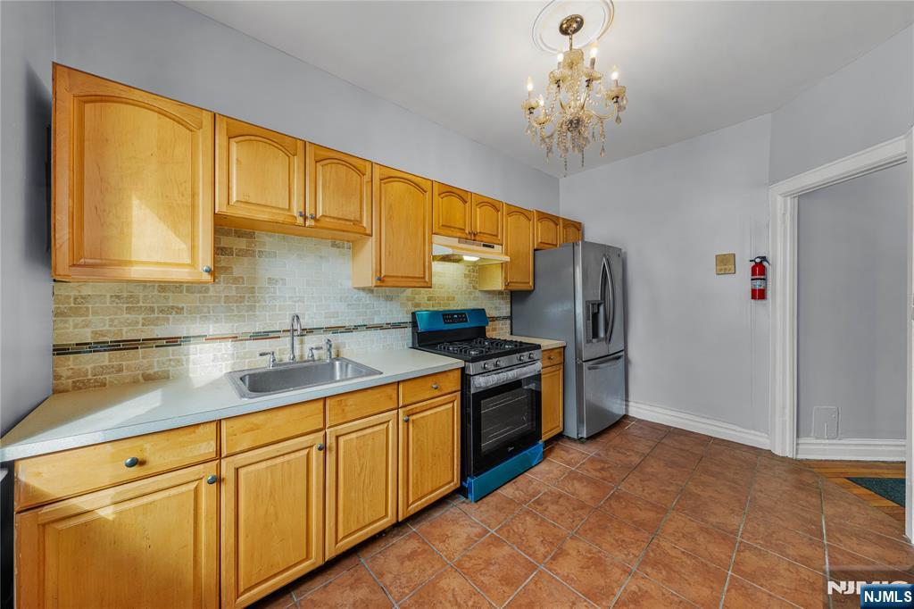 303 Hamilton Place, Unit A4 Hackensack, NJ 07601 - Photo 12 of 20