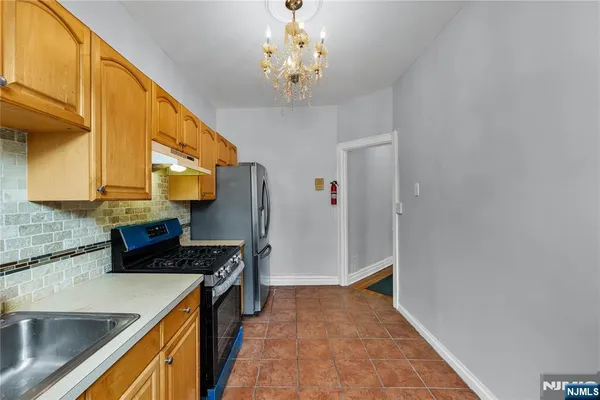 $235,000 | 303 Hamilton Place, Unit A4, Hackensack, NJ 07601