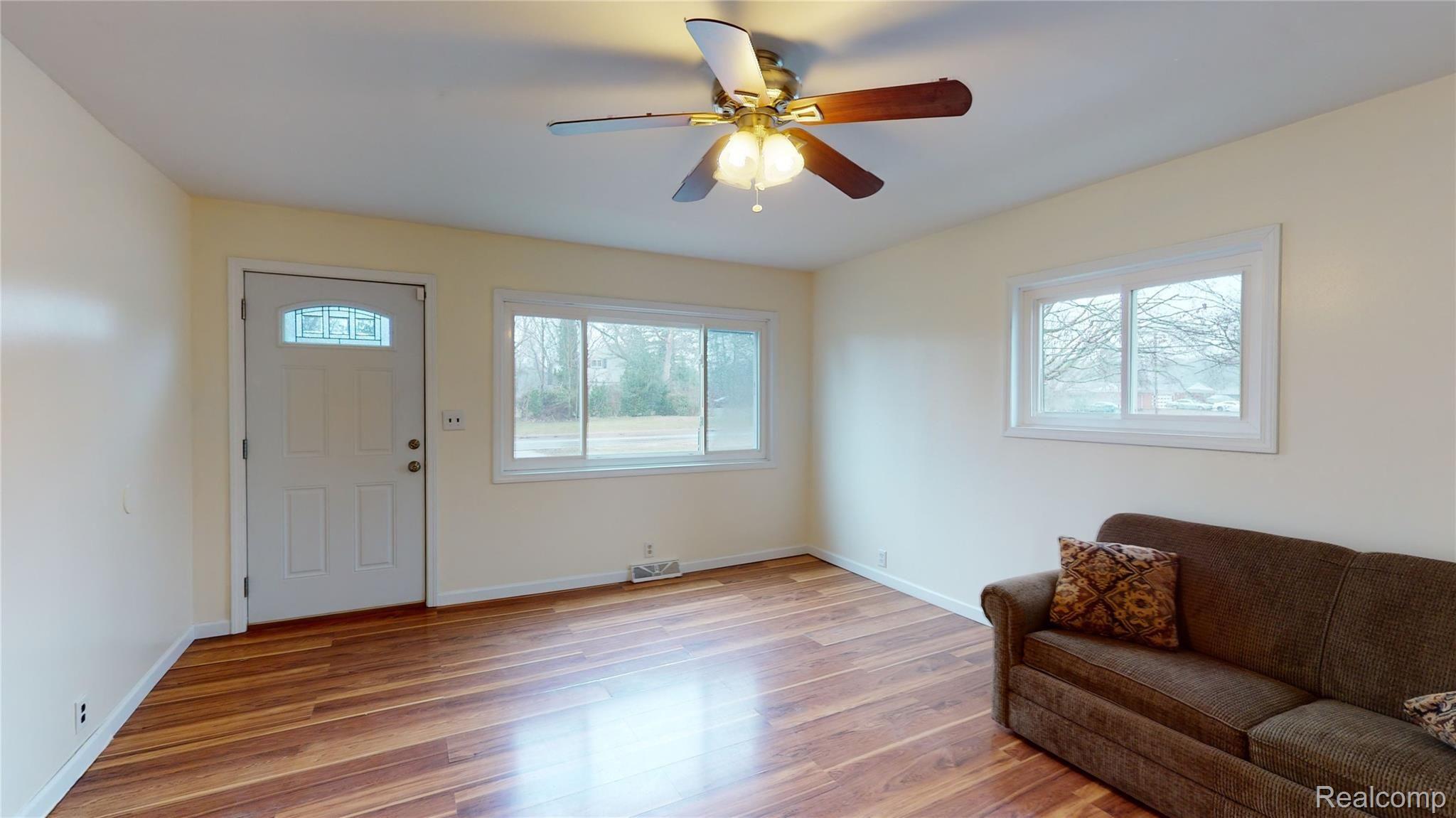 1833 Decker Road interior 23.jpg