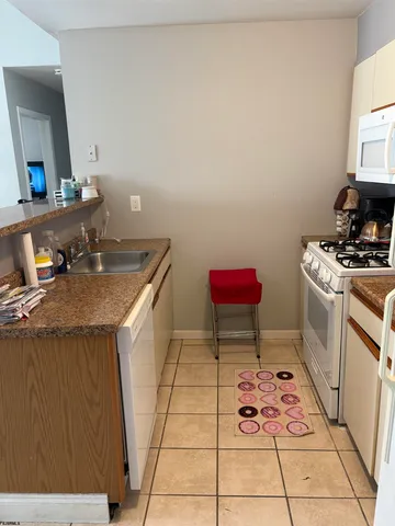 $129,500 | 700 North Franklin Boulevard, Unit 1402 SKYLINE CONDOS, Pleasantville, NJ 08232