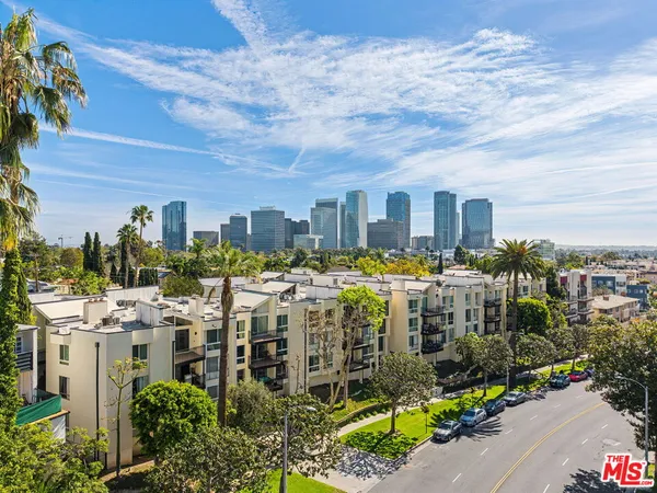 $3,184 | 1340 South Beverly Glen Boulevard, Unit 112, Los Angeles, CA 90024
