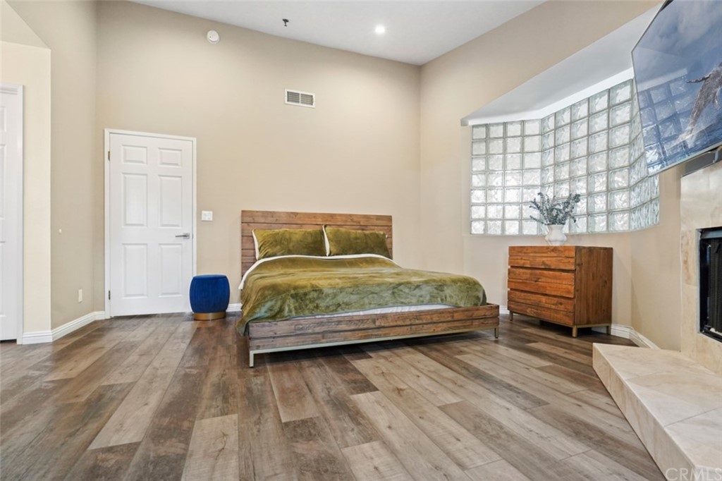 6255 Honolulu Avenue, Unit 23 Tujunga, CA 91042 - Photo 23 of 36 a bedroom with a bed and wooden floor