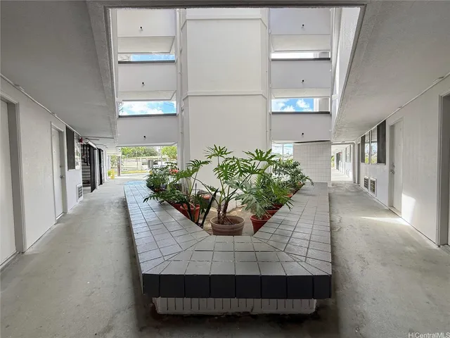 $295,000 | 2860 Waialae Avenue, Unit 4, Honolulu, HI 96826