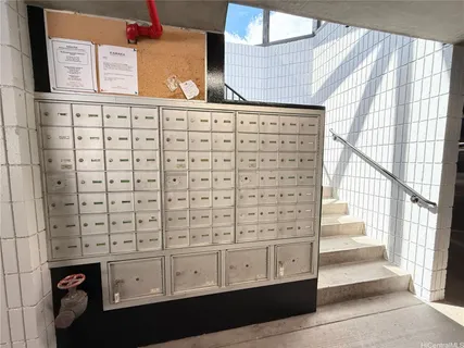 $295,000 | 2860 Waialae Avenue, Unit 4, Honolulu, HI 96826