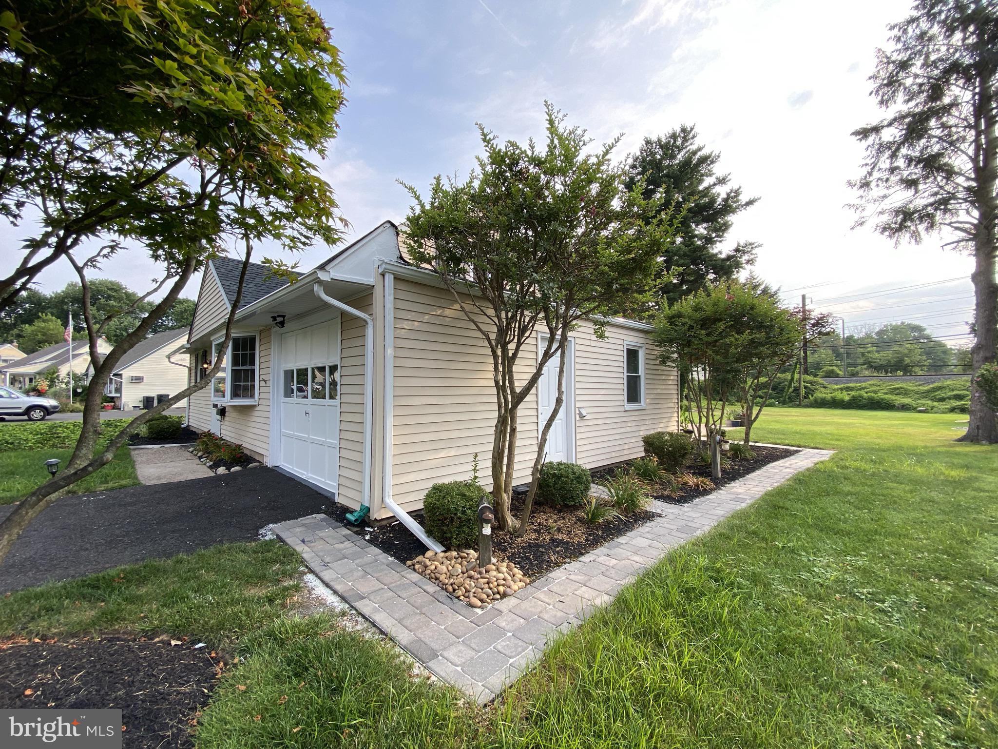 27 Rorer Avenue Hatboro, PA 19040 - Photo 3 of 20 Gallery Image 3