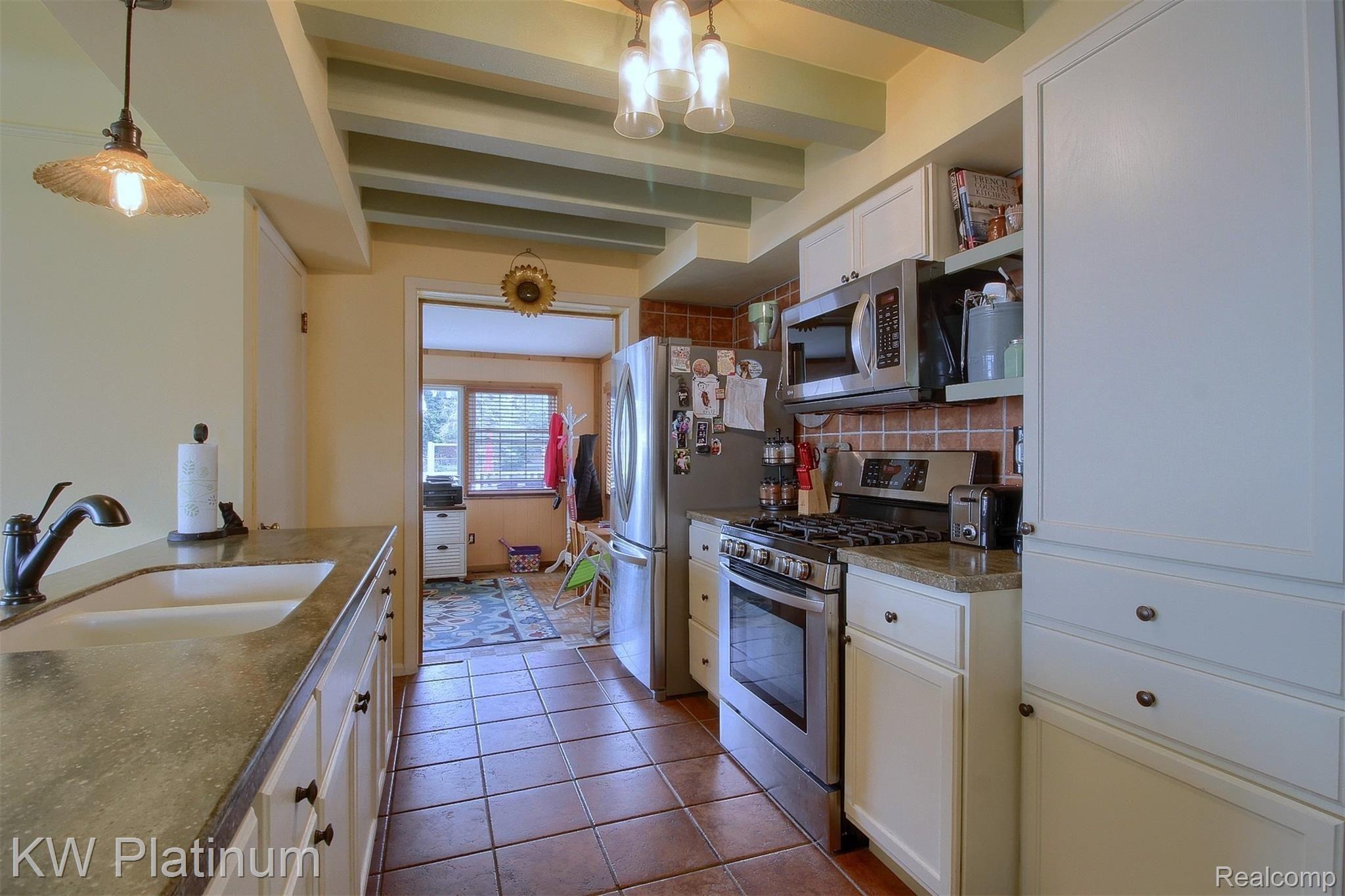7-Kitchen.jpg