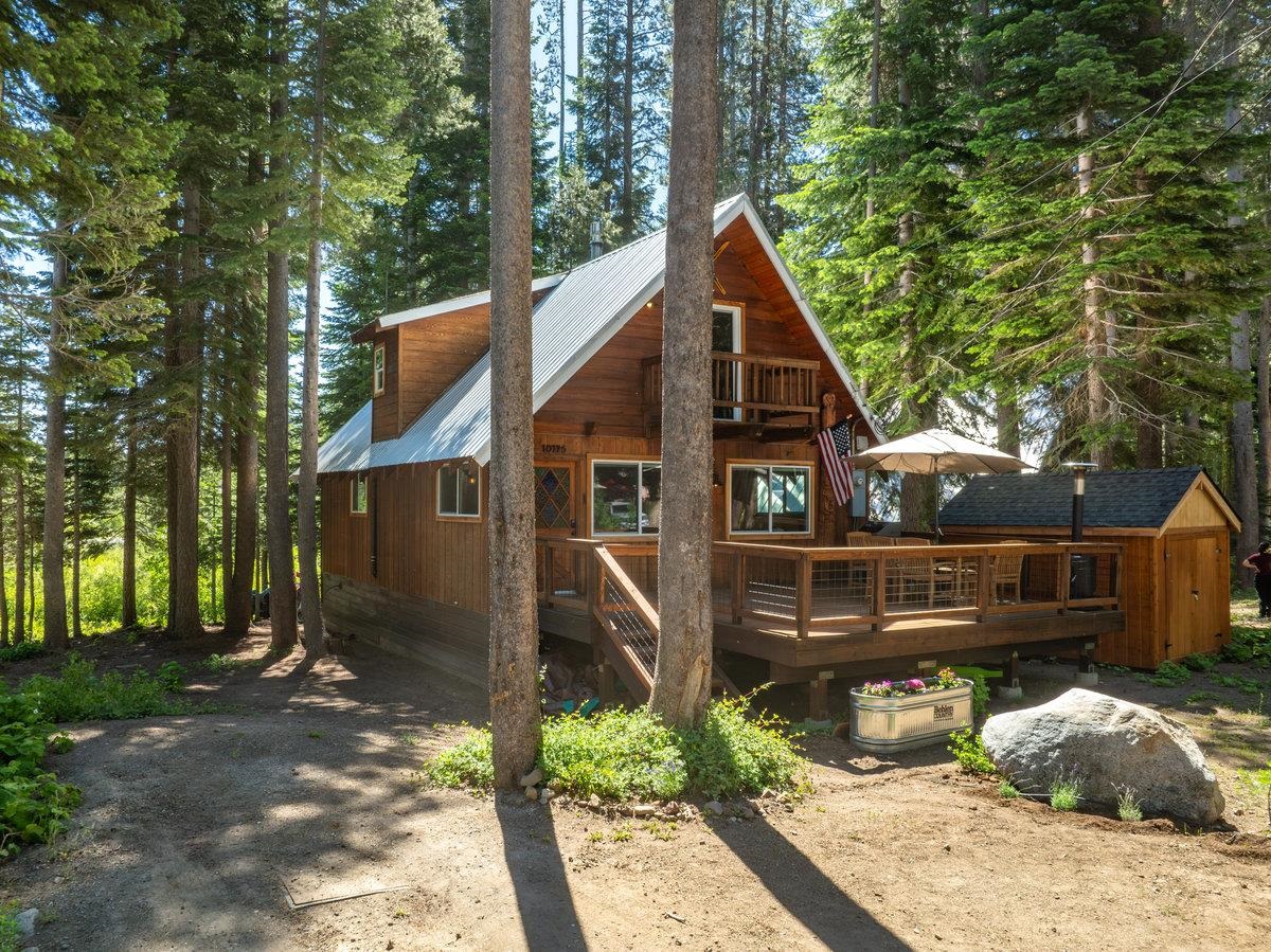 10175 Washoe Road Truckee, CA 96161 - Photo 20 of 20 a view of a house with a yard