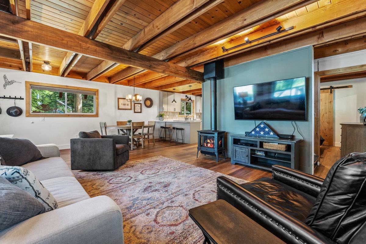 10175 Washoe Road Truckee, CA 96161 - Photo 10 of 20 a living room with furniture and a flat screen tv
