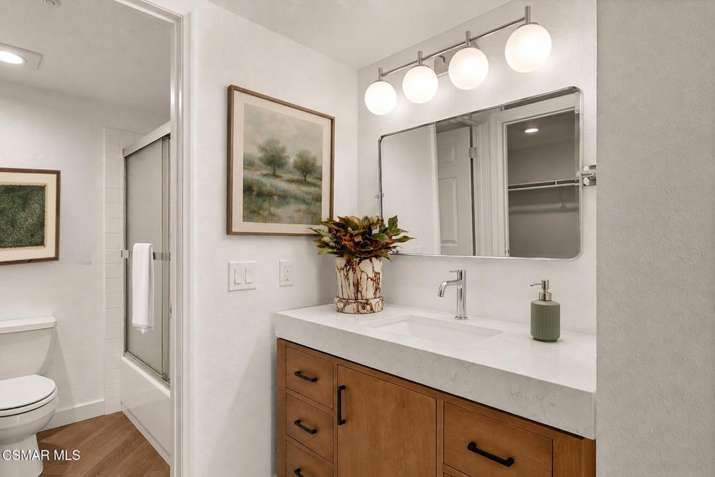 697 Sutton Crest Trail, Unit TL210 Oak Park, CA 91377 - Photo 20 of 37
