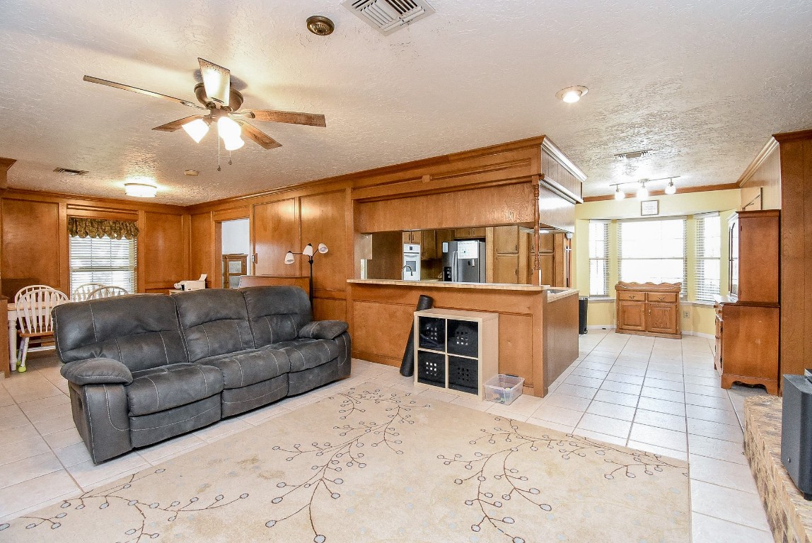 2719 Vail Road Rosenberg, TX 77471 - Photo 18 of 37 a living room with furniture and kitchen view